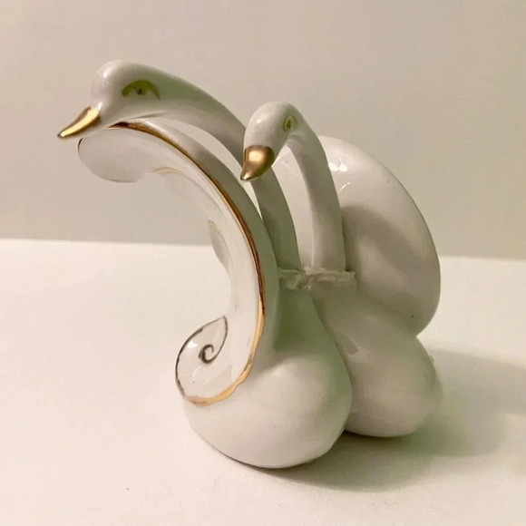 Vintage Capodimonte Double Swan Figurine White With Gold Trim Made In Italy Flaw - Picture 5 of 12